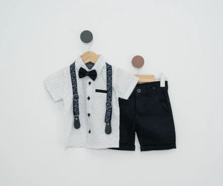 Set de vară băiat 1-8 ani, compus din: pantalon scurt negru cu bretele, cămașă cu mânecă scurtă, papion