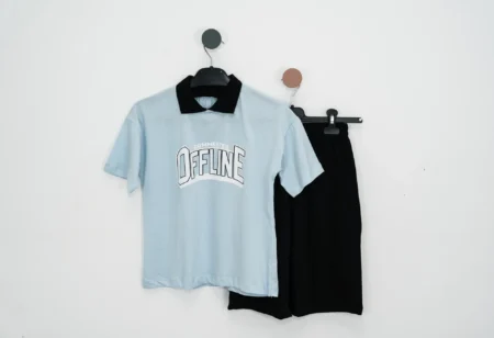 Compleu băiat cu tricou și bermude